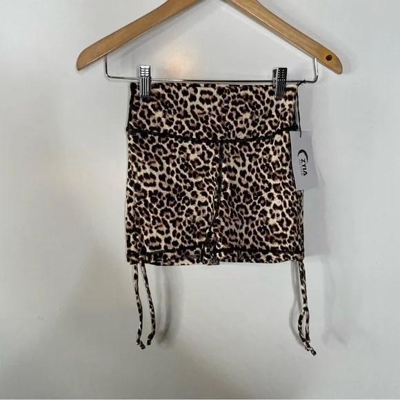 Zyia Active Leopard Brilliant Mesh Bra & Leopard Brilliant Double Scrunch Shorts